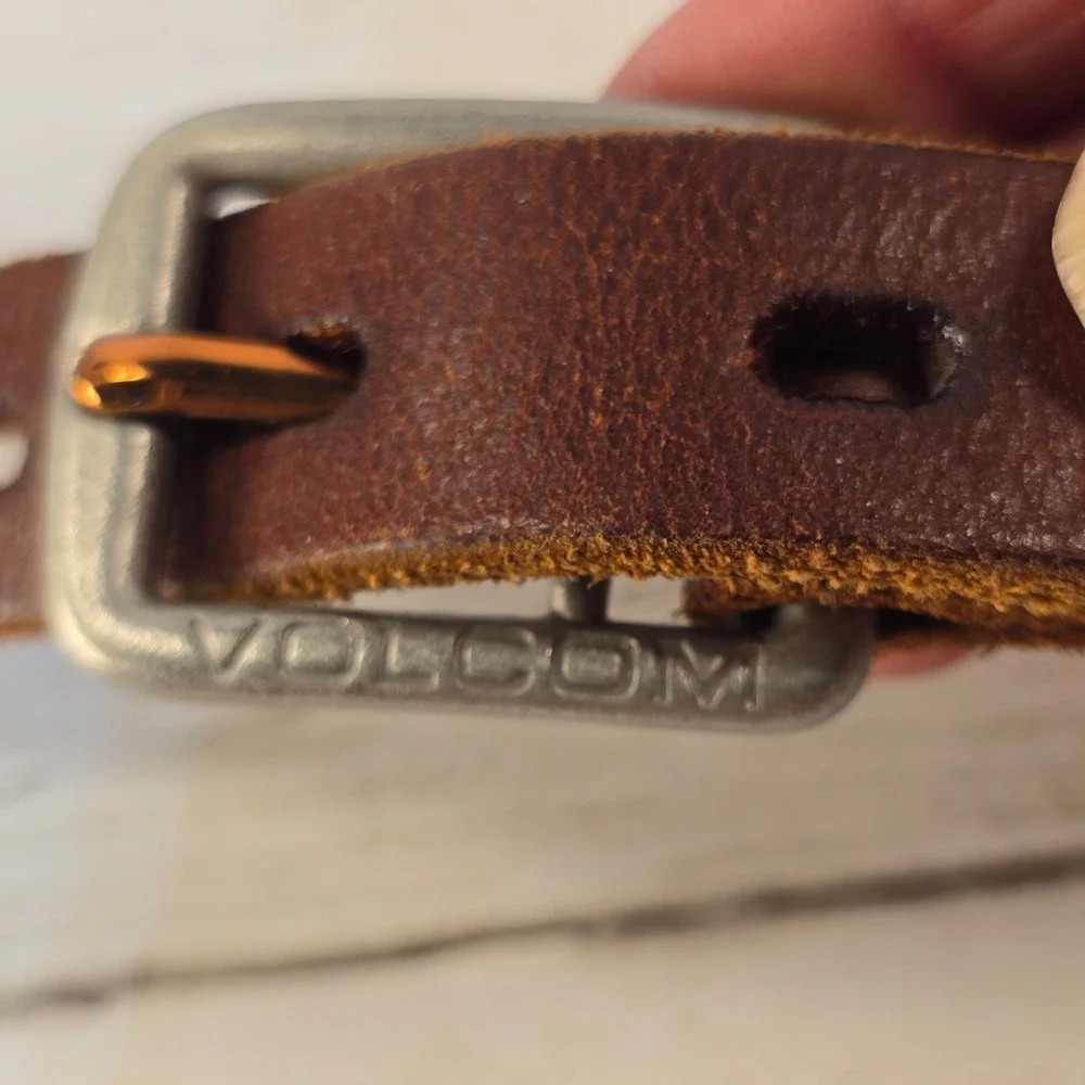 Volcom Mens Brown Genuine Leather Belt Embossed Logo Silver Buckle Size 32 34
